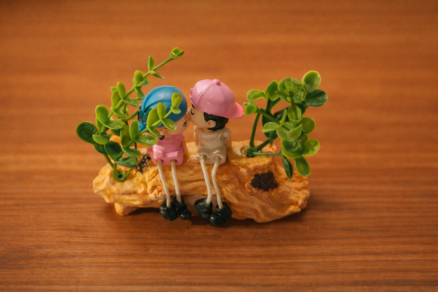 Romantic Miniature Couple Love Wall Planter with Artificial Greenery. Designs may vary.